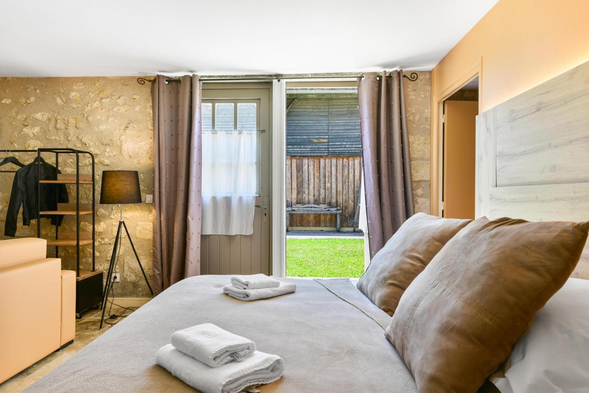 Logis L'Auberge De Larressingle Exterior photo