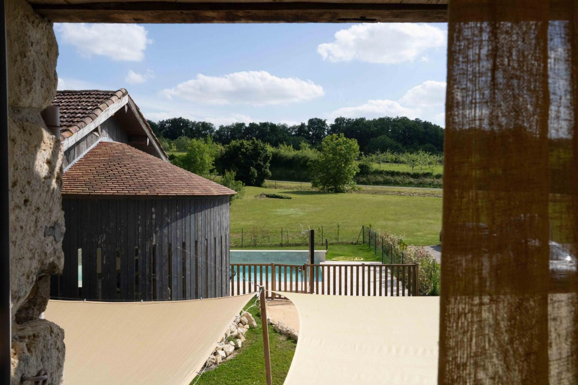Logis L'Auberge De Larressingle Exterior photo
